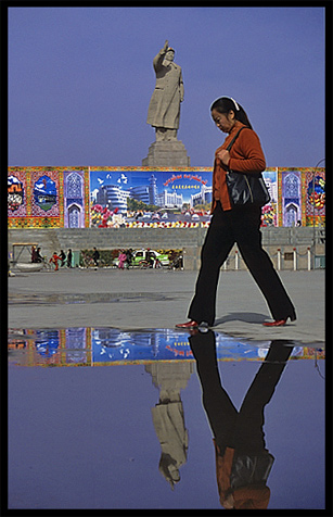 Statue of Mao Zedong. Kashgar, Xinjiang, China