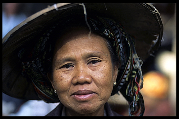 Tribal people on the market in Hsipaw.