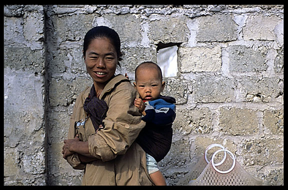 A Burmese woman and her child in Hsipaw.