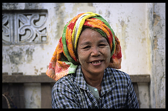 A Burmese woman at the Zeigyo (Central Market).