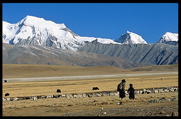 Tibetan pilgrims on the road from Lhasa to lake Nam Tso in a beautiful landscape.