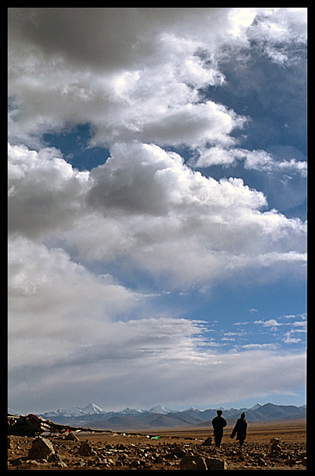 The clouds are rolling in at the Nam Tso Kora.