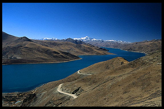 Dramatic vistas of Yamdrok Tso.