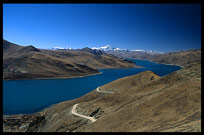 Dramatic vistas of Yamdrok Tso. Tibet, China